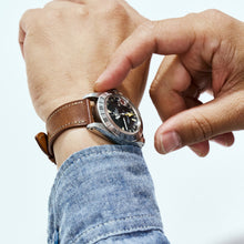 Load image into Gallery viewer, DARK NATURAL HORWEEN HORSE FRONT STANDARD STRAP