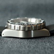 Load image into Gallery viewer, 2005 MARATHON US MILITARY GSAR (Search & Rescue Diver’s) AUTOMATIC DIVE WATCH