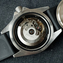 Load image into Gallery viewer, 2005 MARATHON US MILITARY GSAR (Search & Rescue Diver’s) AUTOMATIC DIVE WATCH