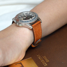 Load image into Gallery viewer, GOLD TAN DISTRESSED CALF STANDARD STRAP