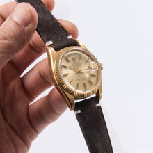 Load image into Gallery viewer, ESPRESSO SUEDE THE MUSEUM STRAP