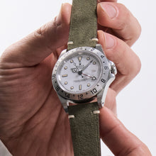 Load image into Gallery viewer, FATIGUE GREEN SUEDE THE MUSEUM STRAP