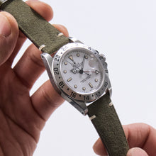 Load image into Gallery viewer, FATIGUE GREEN SUEDE THE MUSEUM STRAP