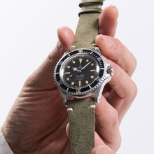 Load image into Gallery viewer, FATIGUE GREEN SUEDE THE MUSEUM STRAP