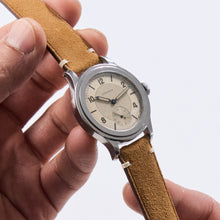 Load image into Gallery viewer, SAND SUEDE THE MUSEUM STRAP