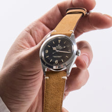 Load image into Gallery viewer, SAND SUEDE THE MUSEUM STRAP