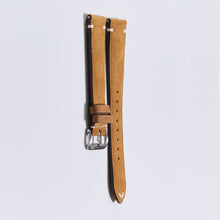 Load image into Gallery viewer, SAND SUEDE THE MUSEUM STRAP