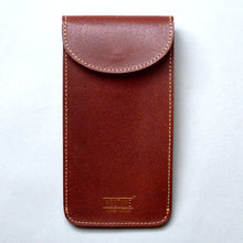 Load image into Gallery viewer, ENGLAND BRIDLE LEATHER SINGLE WATCH POUCH - CHESTNUT