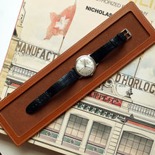 Load image into Gallery viewer, GOLD TAN LEATHER SINGLE WATCH TRAY